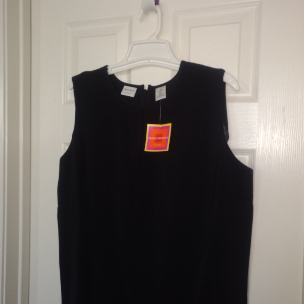 Black sleeveless dress